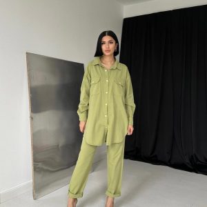 Yeşil Gömlek Ve Çıtçıtlı Pantolon Takım